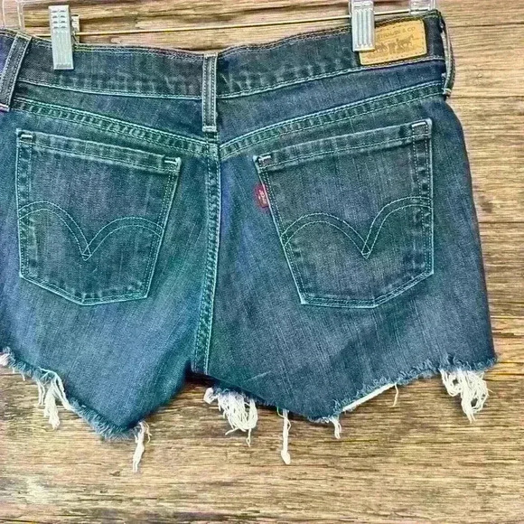 Levi’s Women’s Jean Shorts size 4 - Picture 4 of 4
